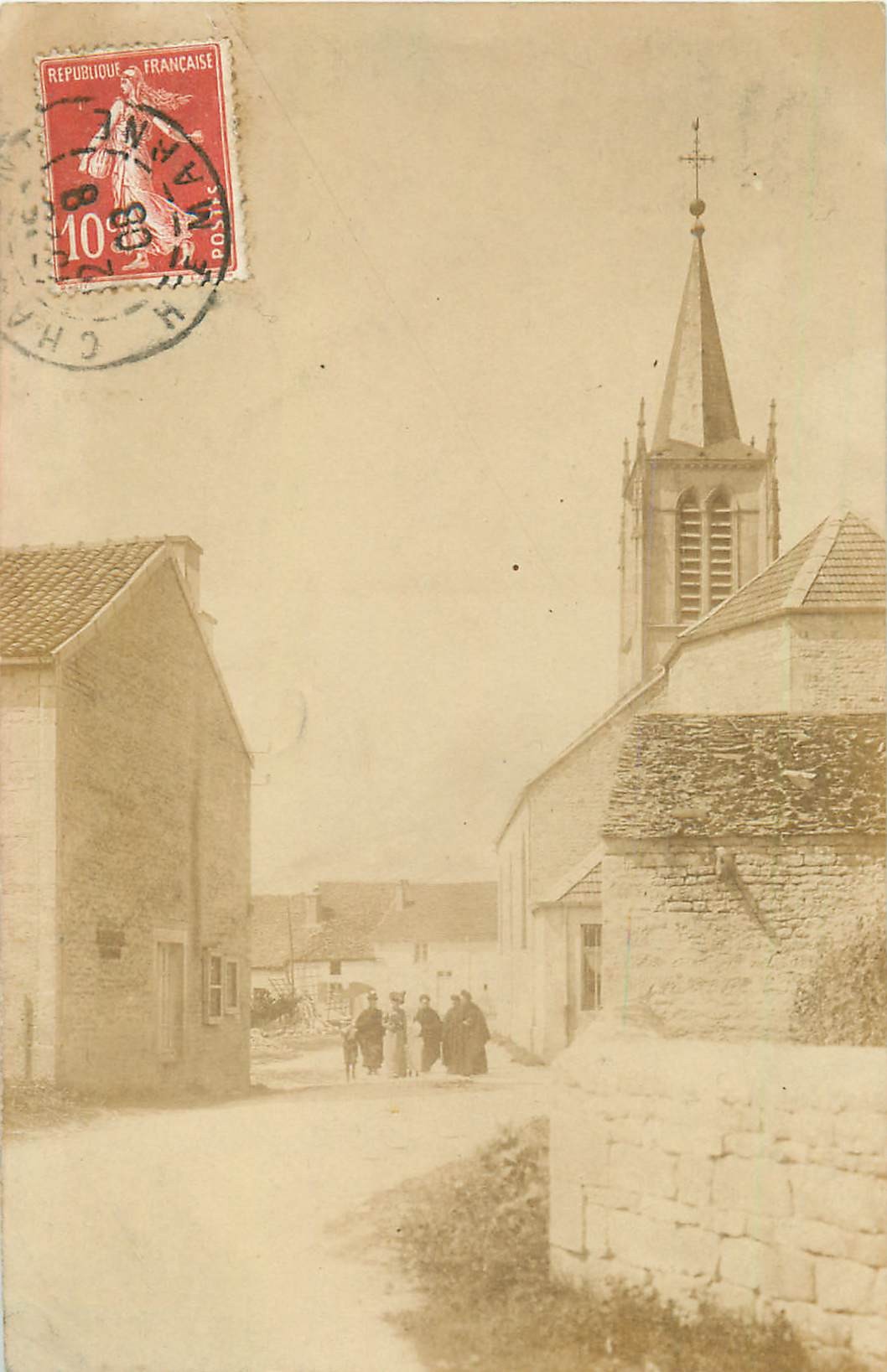 WW 52 LE PUITS-DES-MEZES. L'Eglise Grande Rue 1908. Photo carte postale ancienne et rare