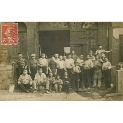 93 MONTREUIL SOUS BOIS. La Pause d'un groupe d'Ouvriers souffleurs de verre 1908