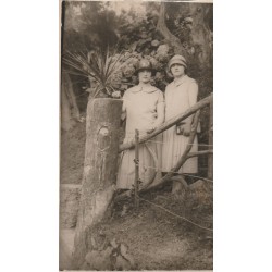 64 BIARRITZ. Superbes Femmes à chapeau. Carte Photo rare 1925