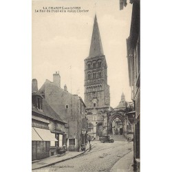 58 LA CHARITE-SUR-LOIRE. Rue du Pont et vieux Clocher, Triperie et autocar