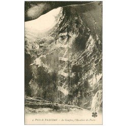 carte postale ancienne 46 PADIRAC. Gouffre Escalier du Puits