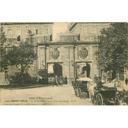 2 x cpa 35 SAINT-MALO. Fiacres Porte Saint-Vincent et Hôtel REstaurant à la Grand'Porte 1915