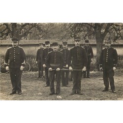 METIERS. Sapeurs Pompiers Volontaires avec pompe à bras et Sous-Lieutenant