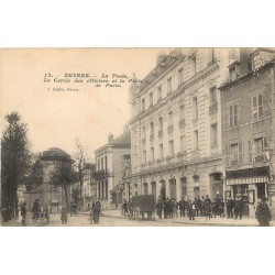 2 x cpa 58 NEVERS. La Poste, le Cercle des Officiers Porte de Paris, Tabac et Marché Place Carnot