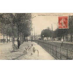 2 x cpa 35 REDON. Le Cours Bertrand voie du chemin de fer et Coiffeur Grande Rue