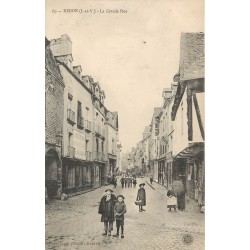 2 x cpa 35 REDON. Animation et Commerces sur Grande Rue 1904