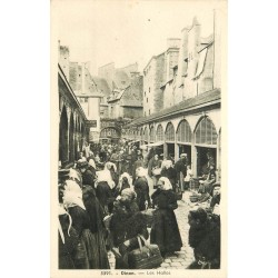2 x cpa 22 DINAN. Les Halles et Hôtel de Bretagne Place Duclos 1906