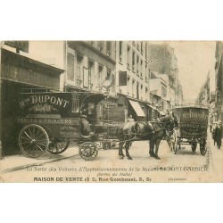 PARIS 01. La Sortie des Voitures d'Approvisionnements de la Maison Dupont-Barbier attelages pour les Halles