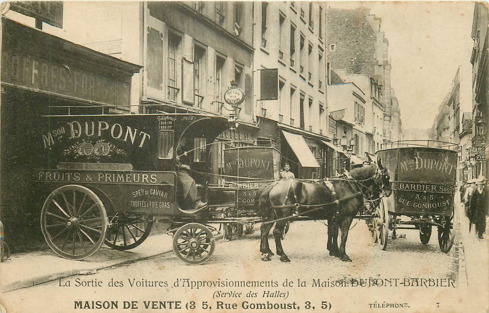 WW PARIS 01. La Sortie des Voitures d'Approvisionnements de la Maison Dupont-Barbier attelages pour les Halles