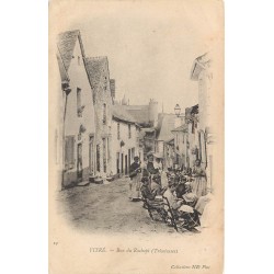 2 x cpa 35 VITRE. Tricoteuses rue du Rachapt et Café Martin Place Eventail rue Duguesclin 1915