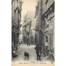 35 VITRE. Vendeurs peaux de lapins et enfants aux cerceaux rue de la Beaudrairie