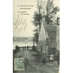 29 PLOUGASTEL. La Chapelle du Passage avec gamine près du Puits 1904