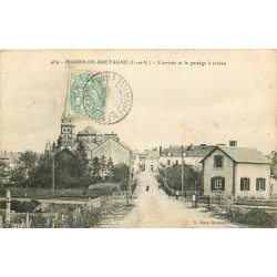 35 MAURE-DE-BRETAGNE. L'Arrivée et le passage à niveau 1906