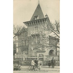 91 CORBEIL. Villa d'Anvers avec cycliste