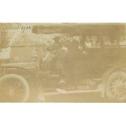 62 CALAIS. Rare Photo carte postale d'un Autocar Autobus avec Chauffeur 1910