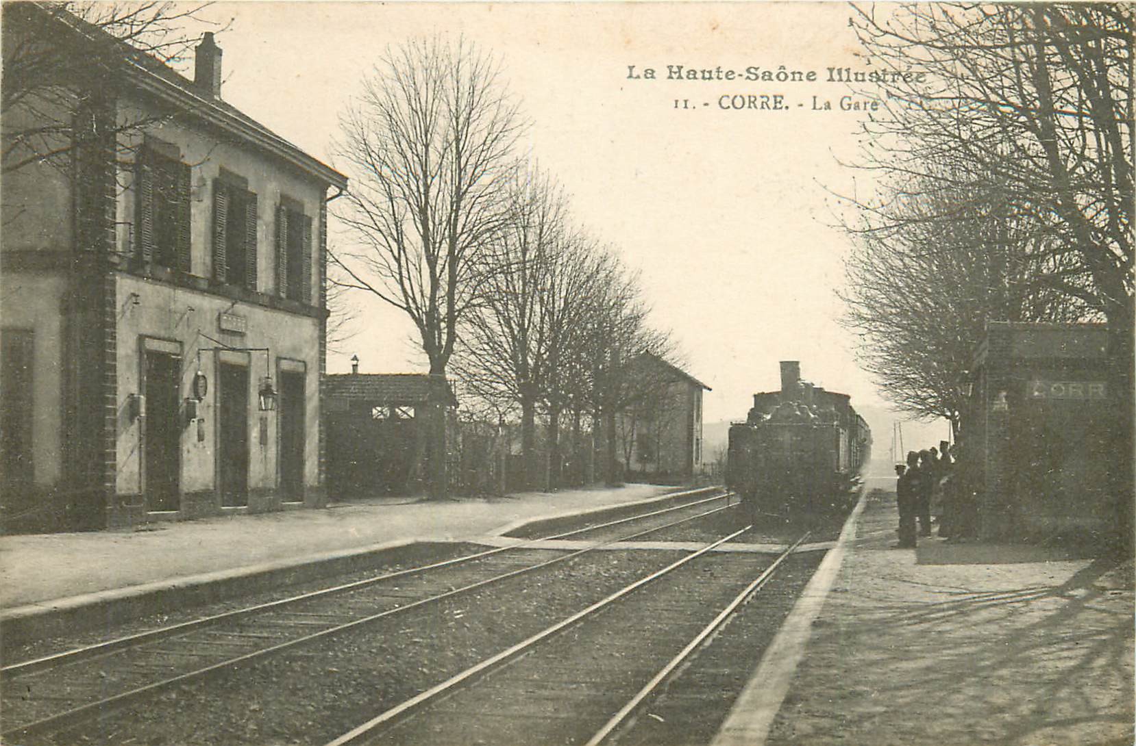 WW 70 CORRE. Arrivée du Train avec locomotive à vapeur en Gare