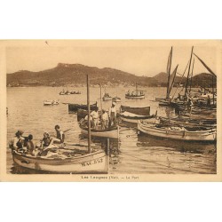 83 LES LECQUES. Retour des Pêcheurs en barques et la Flotille dans le Port 1935