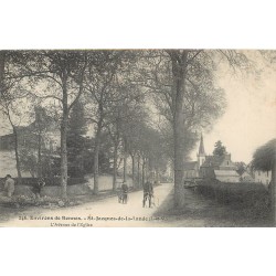 35 SAINT-JACQUES-DE-LA-LANDE. Cyclistes Avenue de l'Eglise avec bûcherons 1915