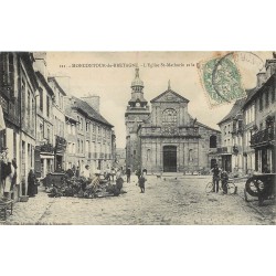 22 MONCONTOUR-DE-BRETAGNE. Eglise Saint-Mathurin et broyeuse de bois sur la Place 1906
