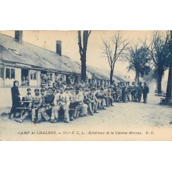 51 CAMP DE CHÂLONS. Extérieur de la Cantine Moreau nombreux militaires 1925