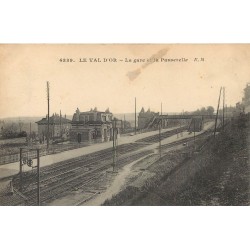 92 LE VAL D'OR. Gare et Passerelle 1917