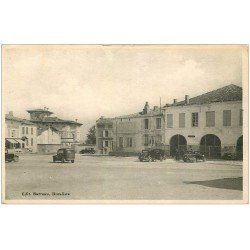 17 ARCHIAC. La Place du Marché. Voitures anciennes devant Changeur Poêlier. Edition Barreau Buraliste