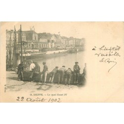 2 cpa 76 DIEPPE. Pêcheurs Quai Henri IV et Place du Puits salé 1902