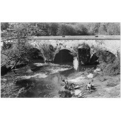 17 AUNIS. Rare épreuve photographique pour futures Cartes Postales 1956. Lavandières 14 x 9 cm pr Combier