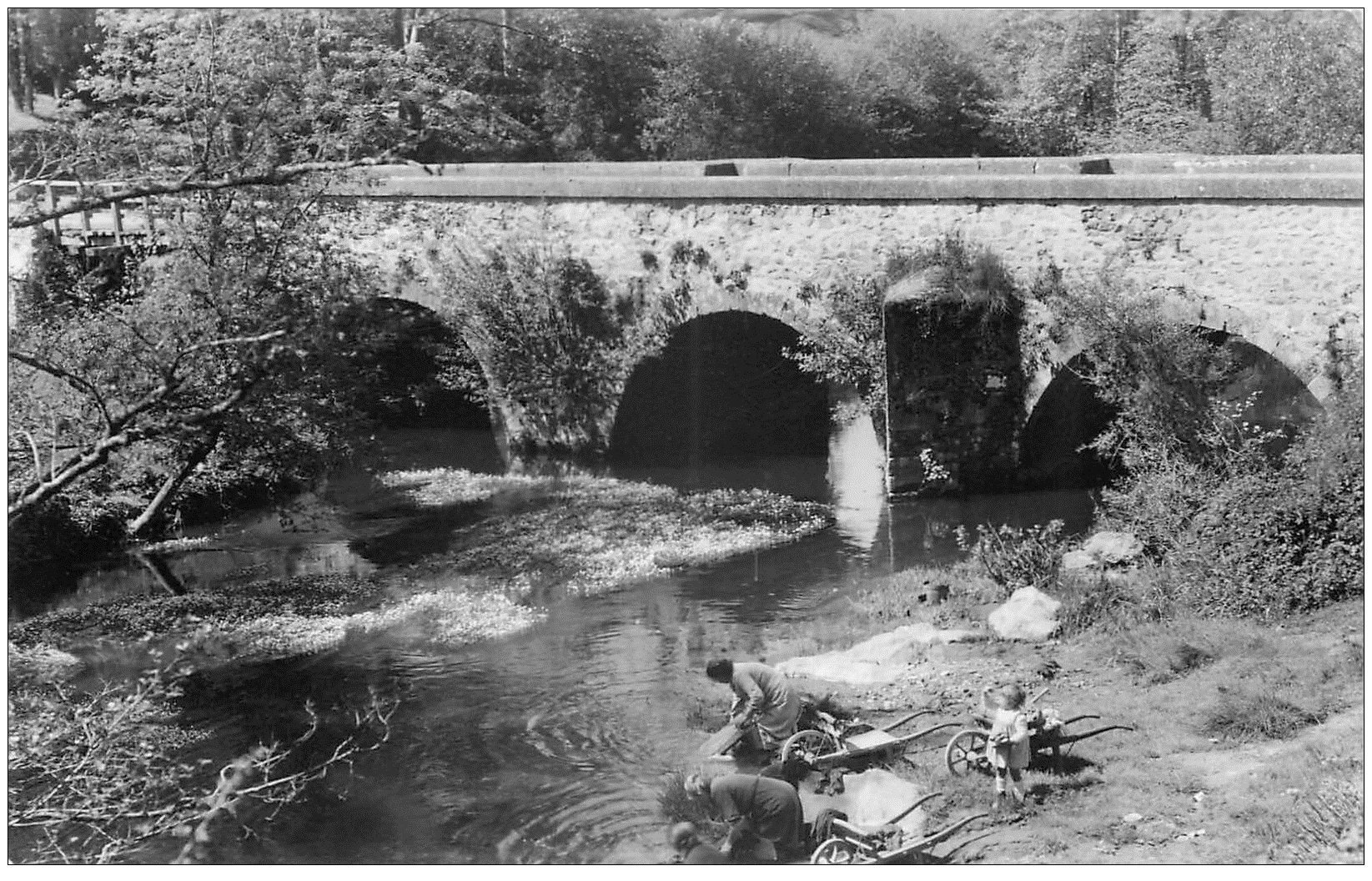 17 AUNIS. Rare épreuve photographique pour futures Cartes Postales 1956. Lavandières 14 x 9 cm pr Combier