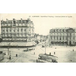 2 cpa 87 LIMOGES. Central Hôtel et Lycée au Carrefour Tourny & Eglise Saint-Pierre