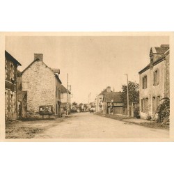 44 NOTRE DAME DE GRACE. Le Bourg avec ancienne Pompe à Essence