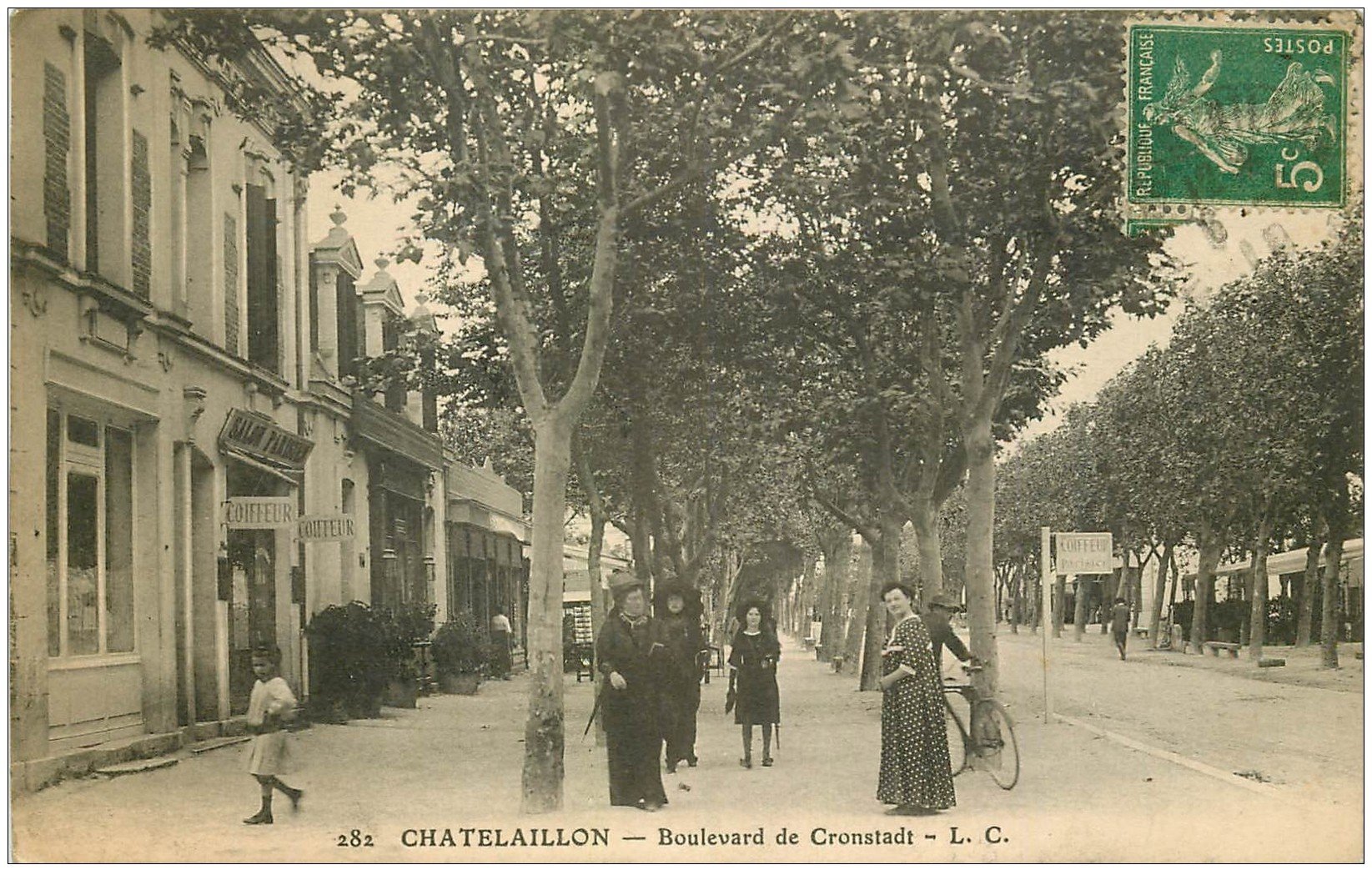 carte postale ancienne 17 CHATELAILLON. Boulevard de Cronstadt. Coiffeur Parisier 1916