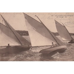 33 ARCACHON. En Course regates - voilier - voiliers - bateaux - sports nautiques
