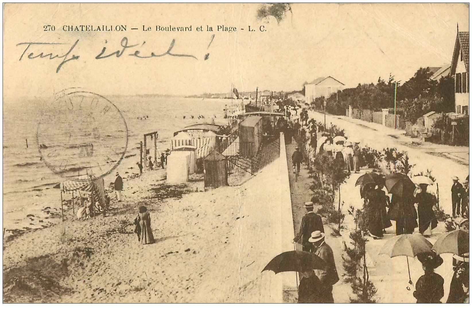 carte postale ancienne 17 CHATELAILLON. Boulevard et Plage 1921