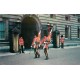 Photo cpsm petit format LONDON Changing the Guard in the Forecourt Buckingham Palace