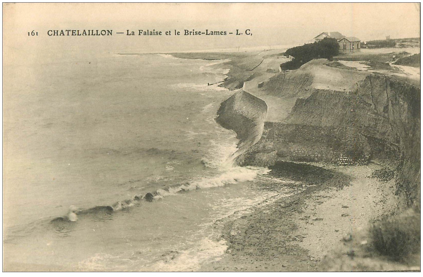 carte postale ancienne 17 CHATELAILLON. Falaise et Brise-Lames