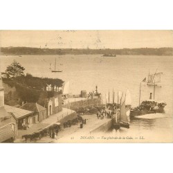 35 DINARD. Vue de la Cale avec barques et fiacres 1905