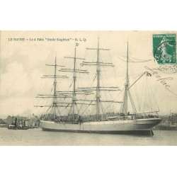 2 cpa NAVIRES. Voilier 4 Mâts "Emile Stegfried" et Paquebot "Aquitaine"