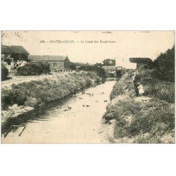 carte postale ancienne 17 CHATELAILLON. Le Canal des Boucheleurs. Moules, Huîtres, Boulots et Crustacés vers 1930...