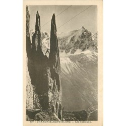 2 cpa 74 CHAMONIX MONT-BLANC. Alpiniste sur les Jumeaux et la Mer de Glace Montenvers 1938