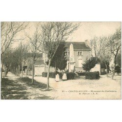 carte postale ancienne 17 CHATELAILLON. Monument des Combattants 1906. Bar Paris