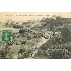 22 TREGASTEL. Elégante sur le Sentier des Rochers 1911
