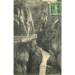 Suisse ZERMATT. Gonerschlucht 1909 Torrent avec personnages sur passerelle