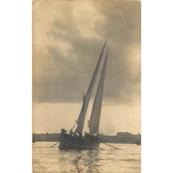 62 BERCK. Barque de Pêcheurs quittant le Port. Rare carte photo albumine réalisée par Gouber