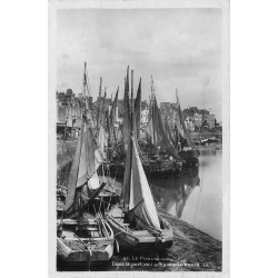 44 LE POULIGUEN. Voiliers de Pêcheurs dans le Port