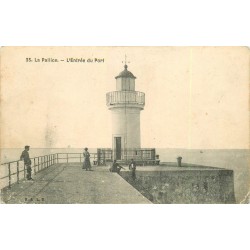 17 LA PALLICE. Le Phare à l'Entrée du Port