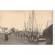29 CONCARNEAU. Pêcheurs et bateaux Quai Pénéroff vers 1900