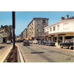 93 NOISY-LE-SEC. Voitures anciennes rue Jean-Jaurès