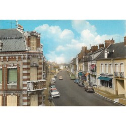 76 GOURNAY-EN-BRAY. Voitures anciennes avenue Général Leclerc et rue du Croquet du Bosc