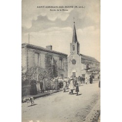 49 SAINT-GERMAIN-SUR-MOINE. Sortie de Messe bien animée 1917